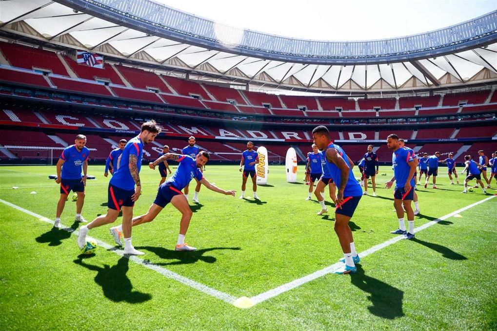 El Atlético se encierra en el Wanda Metropolitano para preparar el derbi