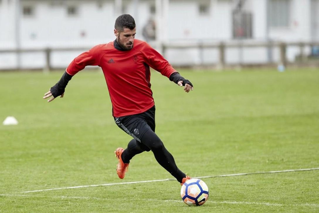 Objetivo del Málaga en enero, acaba contrato y no renovará con el Espanyol; mientras, se deja querer por Osasuna