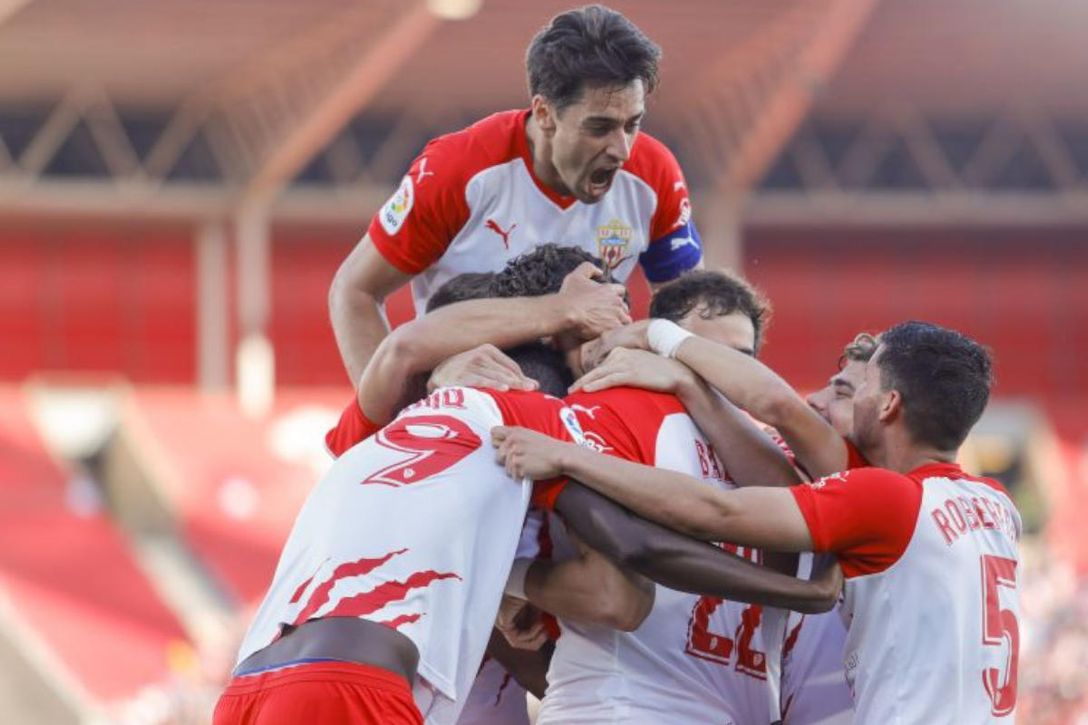 Almería 3-0 Amorebieta: el Almería acaricia la Primera División