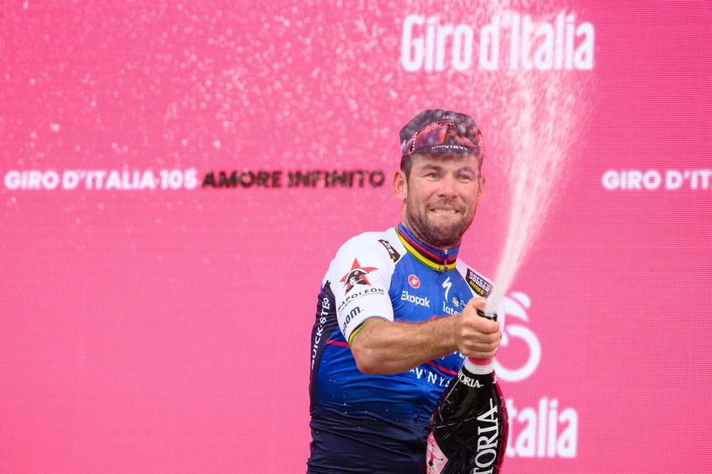 Cavendish gana al sprint y agranda su leyenda en el Giro