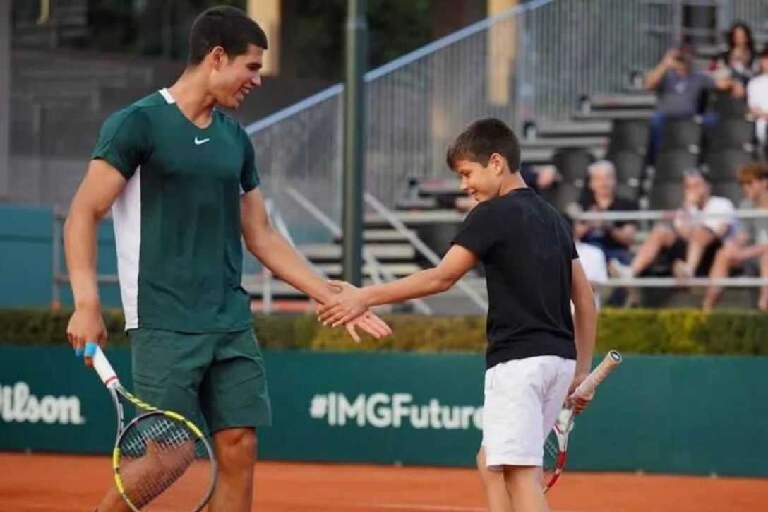 Así se las gasta con la raqueta el otro Alcaraz, el hermano pequeño de Carlos