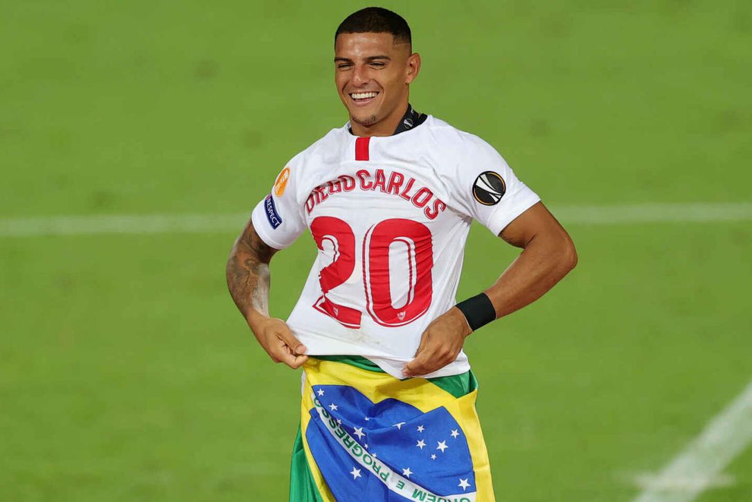 Tite empuja a Diego Carlos a los brazos de Luis Enrique