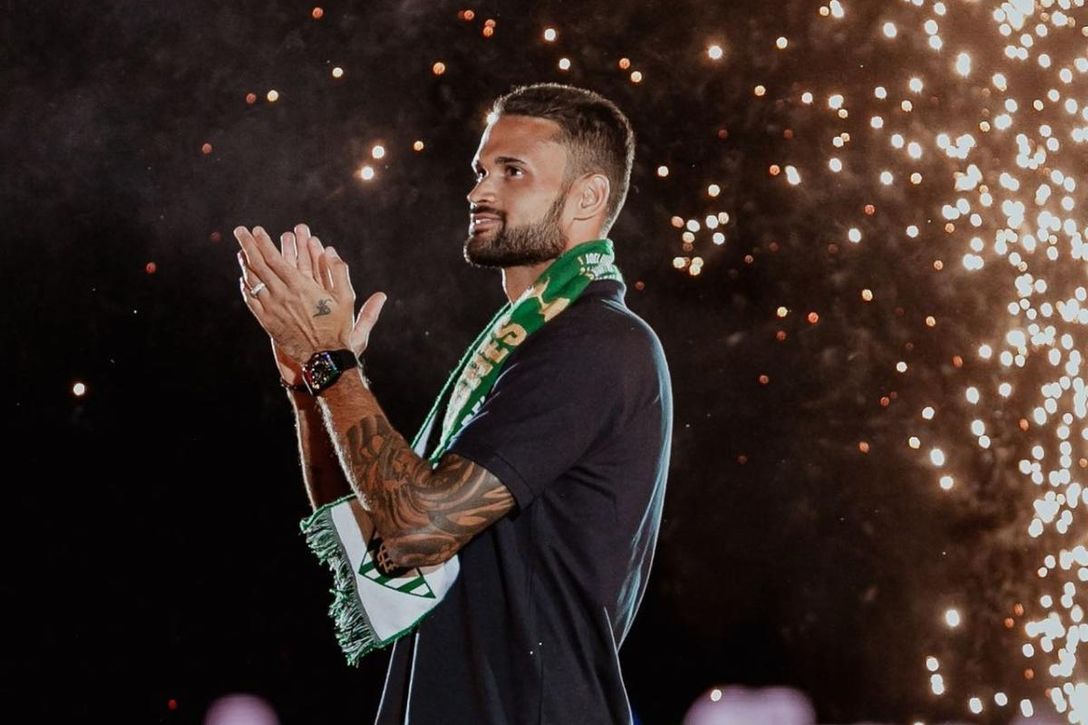 Willian José, con el Betis tatuado en su piel, da a entender que seguirá "dos o tres años más"