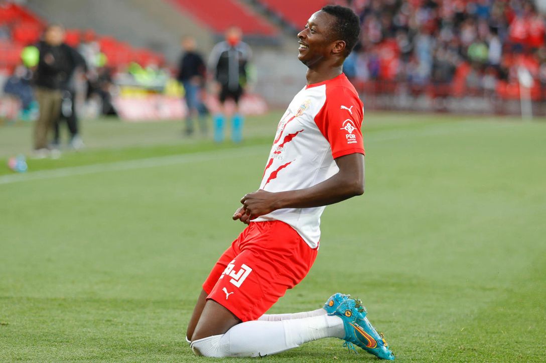 El Betis adelanta al Sevilla en la carrera por Sadiq