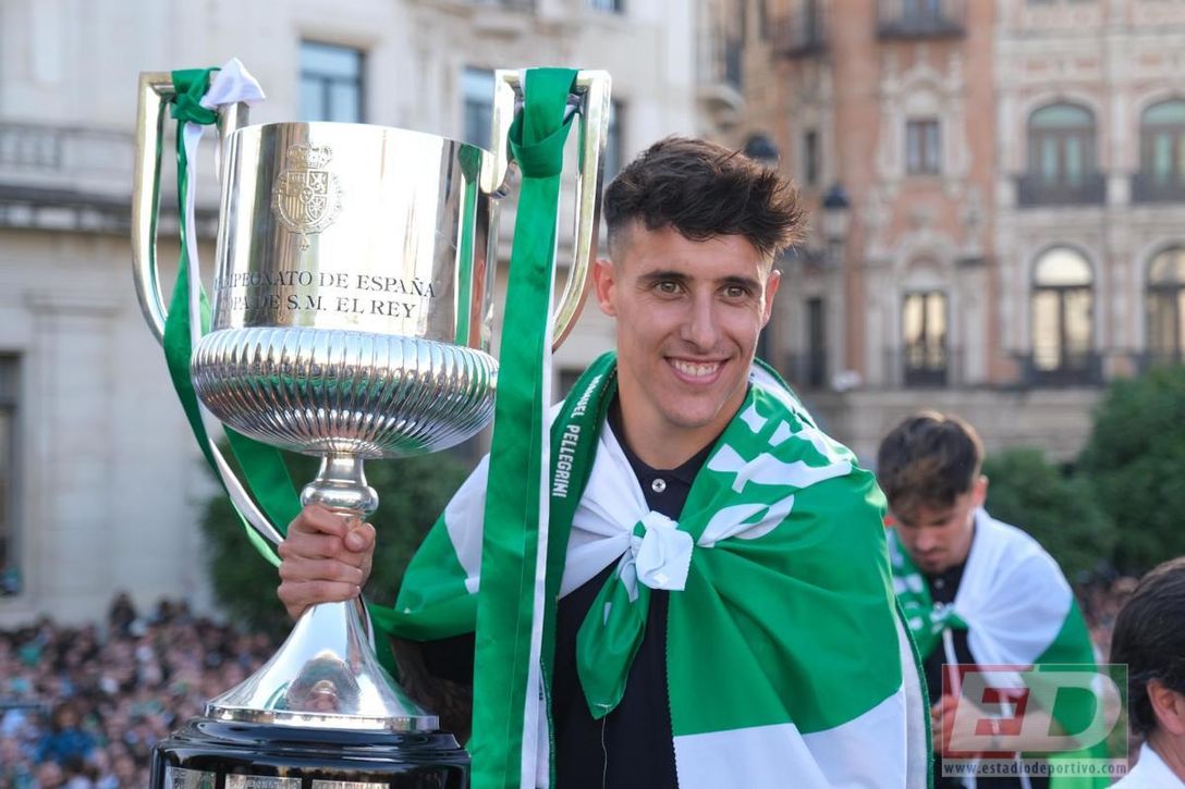 El Betis confirma el adiós de Tello; Bartra, el siguiente