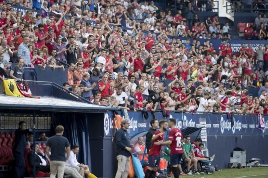 La afición de Osasuna tiene clara su apuesta: "Todos a una, Cádiz y Osasuna"