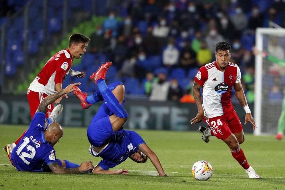 Se destapó como 'killer' en el Málaga, comenzó en el Sevilla una sequía goleadora de dos años y ahora el Huesca lo quiere como su estrella en Segunda