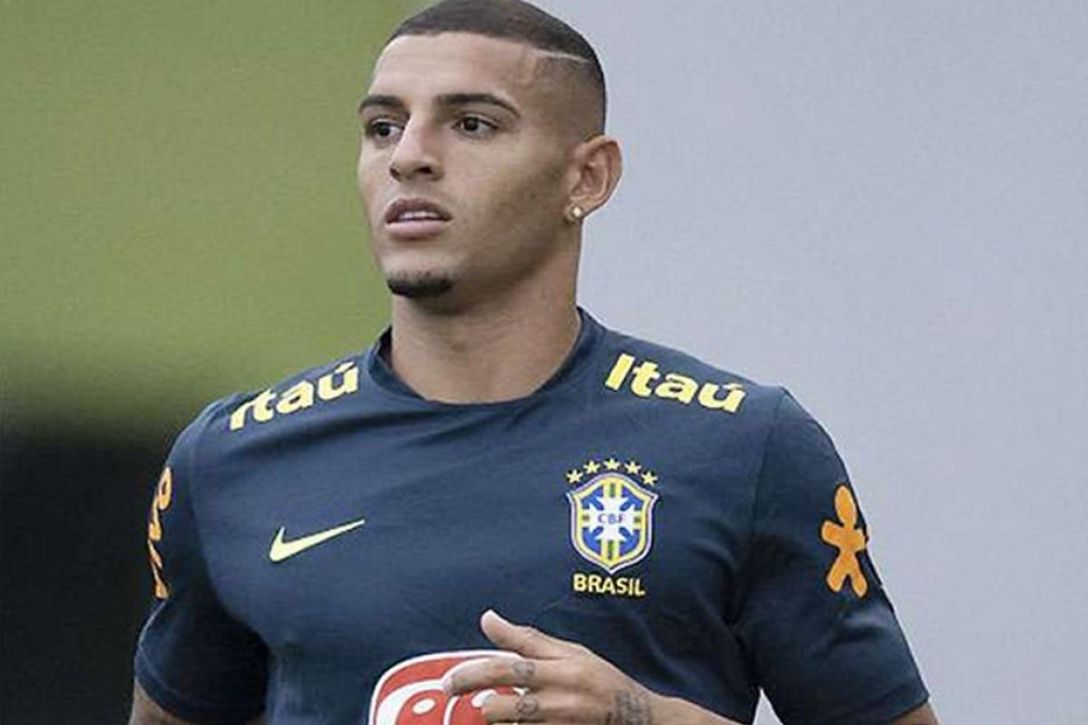 Diego Carlos, molesto con Brasil, llama a la puerta de Luis Enrique: "No estoy contento"