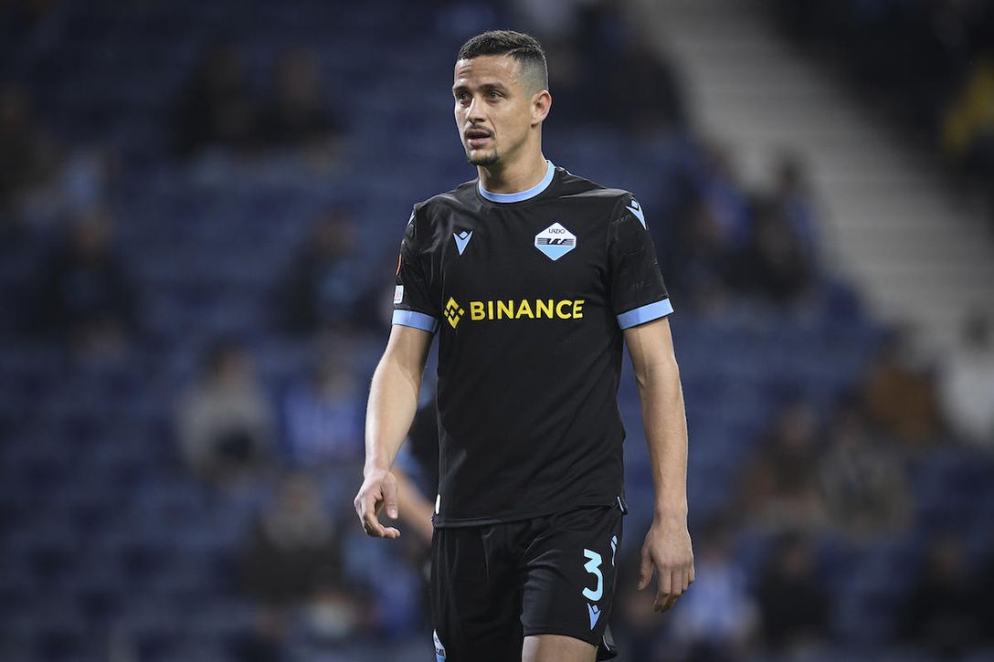 La Lazio hurga en la agenda del Betis y en el Cádiz para casi atar al sustituto de Luiz Felipe