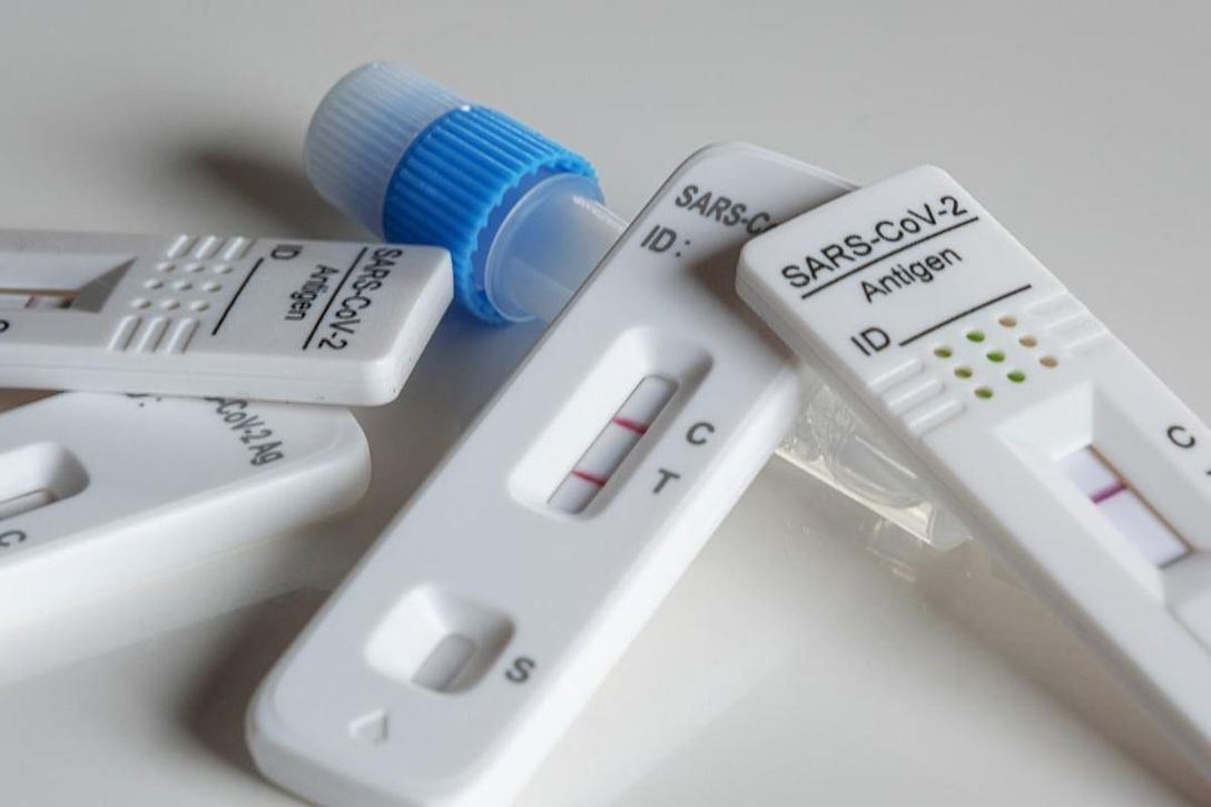 Los síntomas de la nueva variante del covid invisible a los tests rápidos