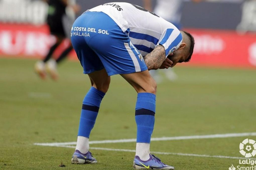 Málaga 0-1 Burgos: El Málaga sella la permanencia perdiendo y entre pitos