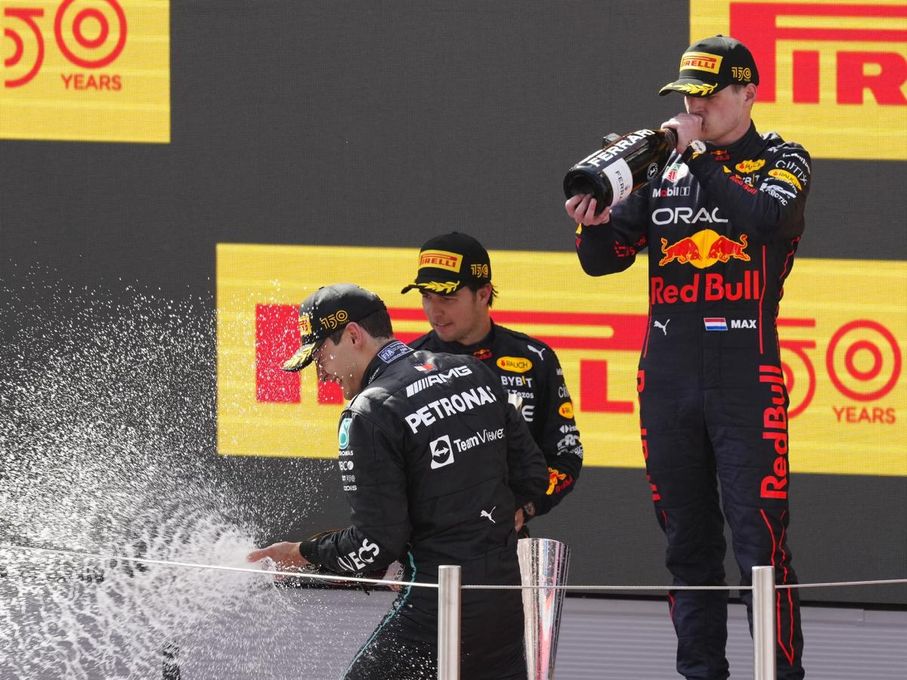 Verstappen y 'Checo' colocan a Red Bull al frente de ambos campeonatos