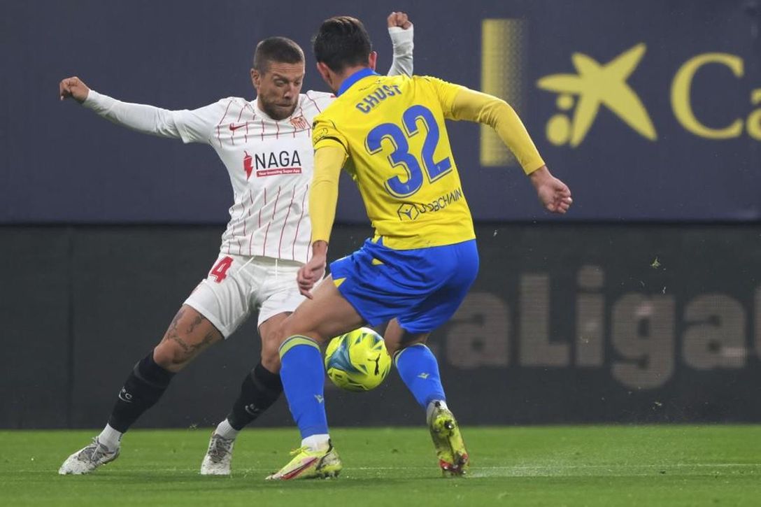 El Betis y la Lazio se interponen en la continuidad de Chust en el Cádiz