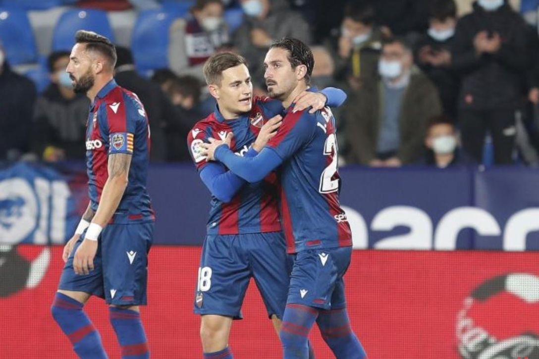 Las exigencias que tiene el Levante por los deseados Campaña y De Frutos