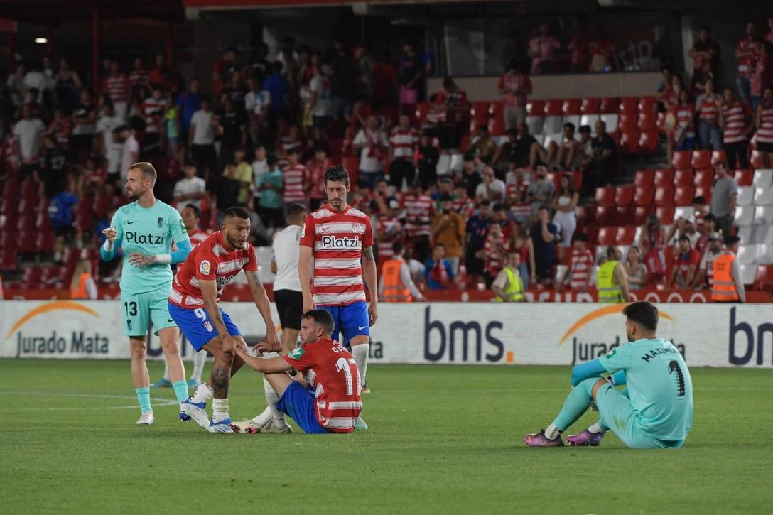 Los pocos jugadores del Granada que han hablado tras el descenso: "Han sido muchas las cosas que se han hecho mal"