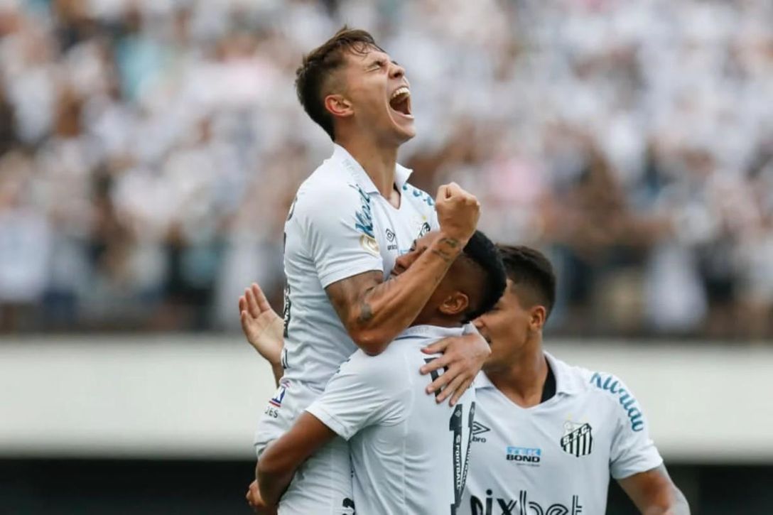 Vinícius, entre Sevilla y Betis