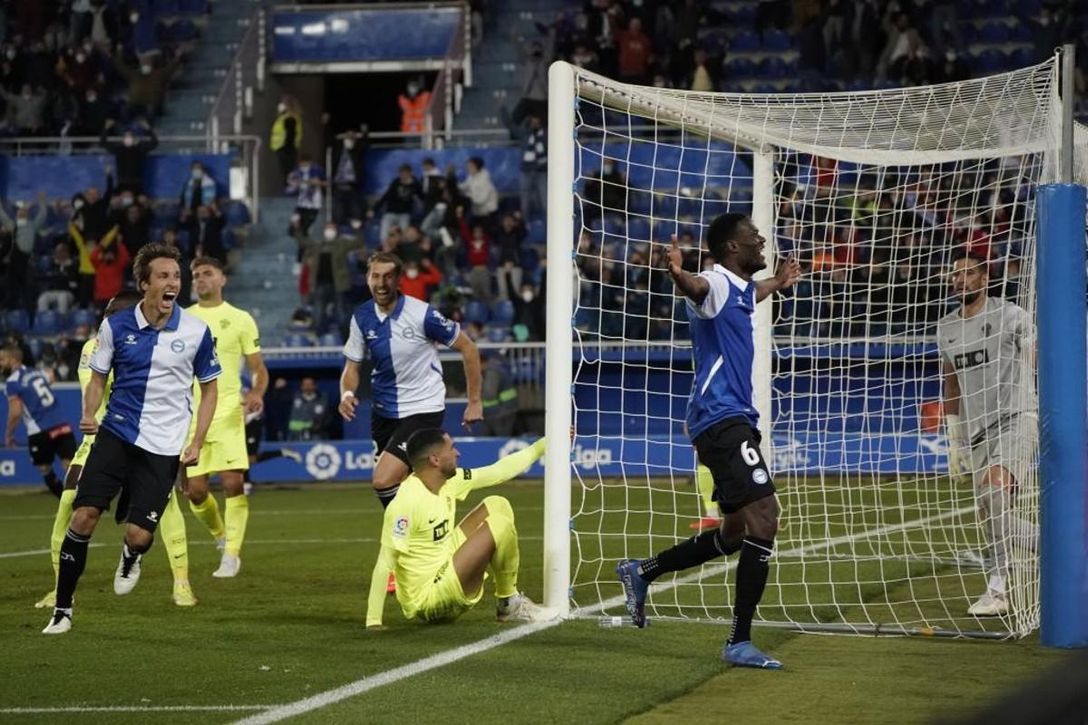 Interesó al Cádiz cuando jugaba en el Oporto y ahora vuelve a ponerse a tiro