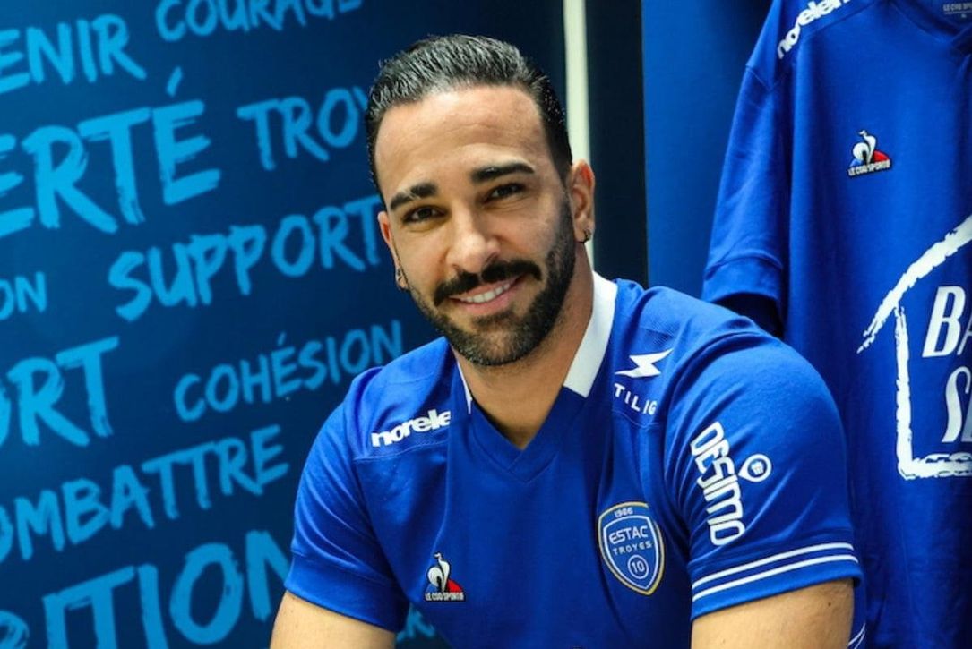 Una deuda con Adil Rami le impide a un club fichar