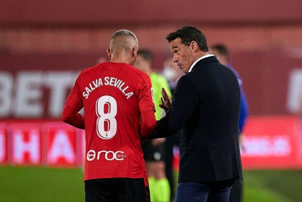 Salva Sevilla no espera al Almería y ya tiene nuevo equipo
