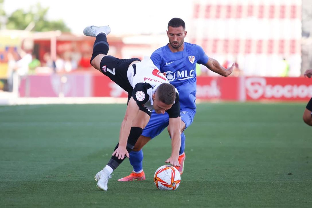 1-4: La remontada postrera del Cornellà manda a Segunda RFEF al Sevilla Atlético
