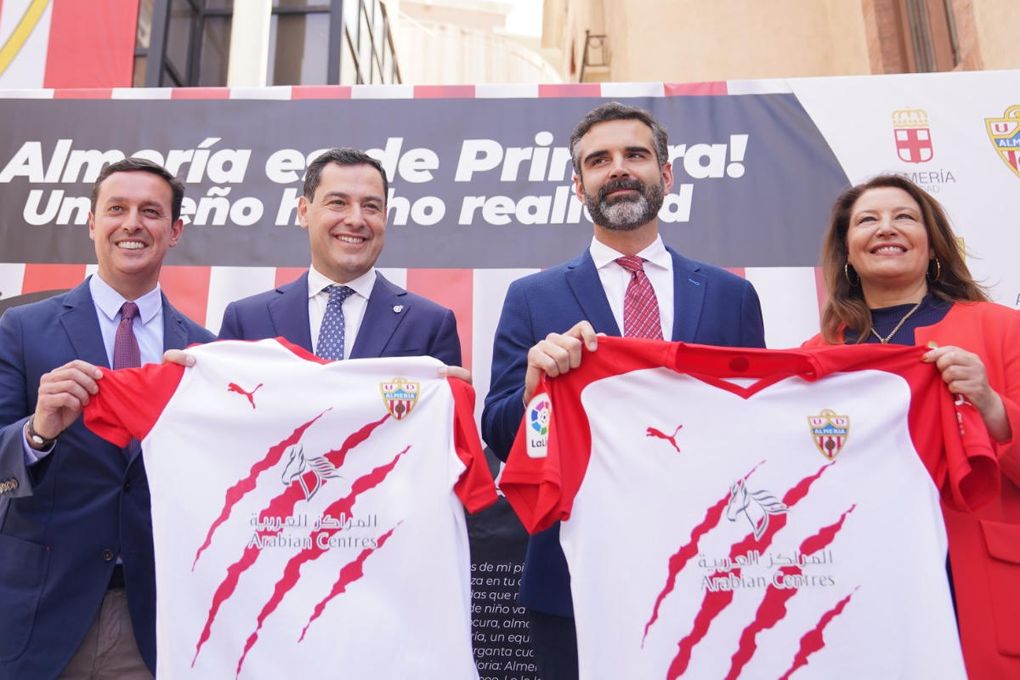 Juanma Moreno felicita a la UD Almería por su ascenso a Primera