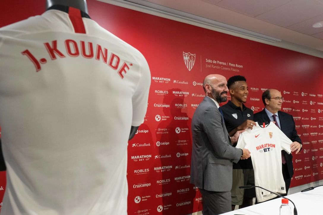 Los plazos de la salida de Koundé del Sevilla y las "diferencias" con la venta de Diego Carlos