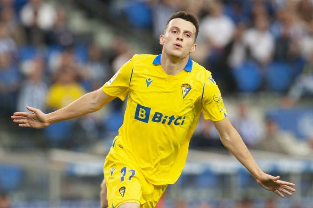 Idrissi deja huella en Cádiz: "Ya es el Kevin De Bruyne de la Bahía"