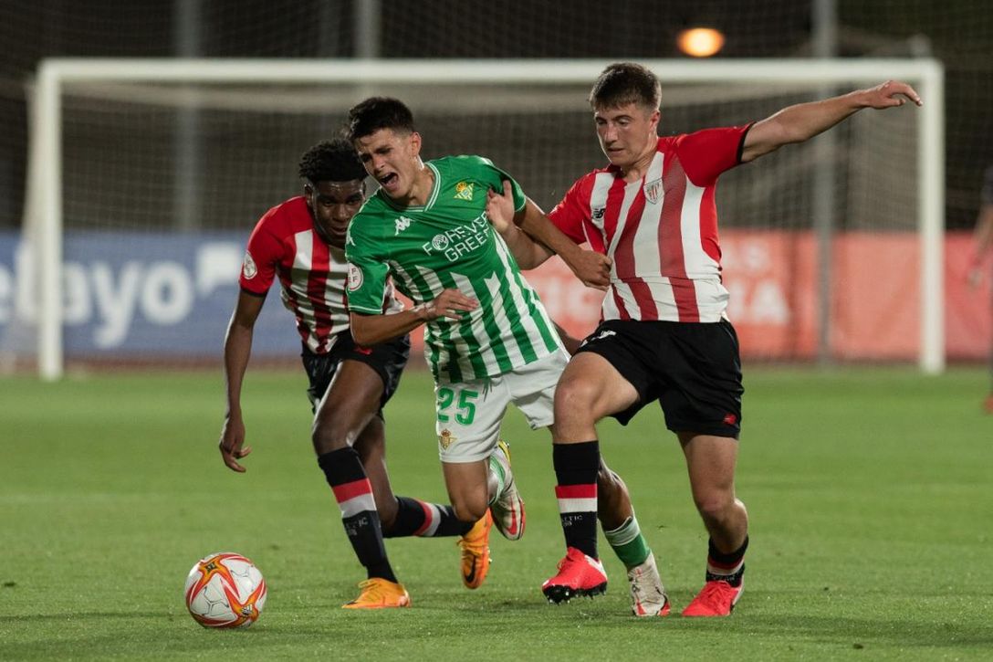 1-0: Peñalver y su impericia para el cruel adiós del Betis a la Copa de Campeones Juvenil