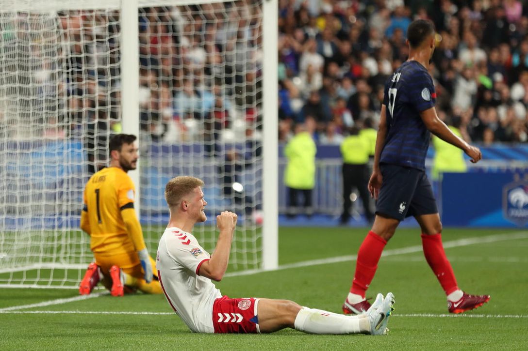 La Dinamarca de Delaney tumba a la Francia de Koundé (1-2)