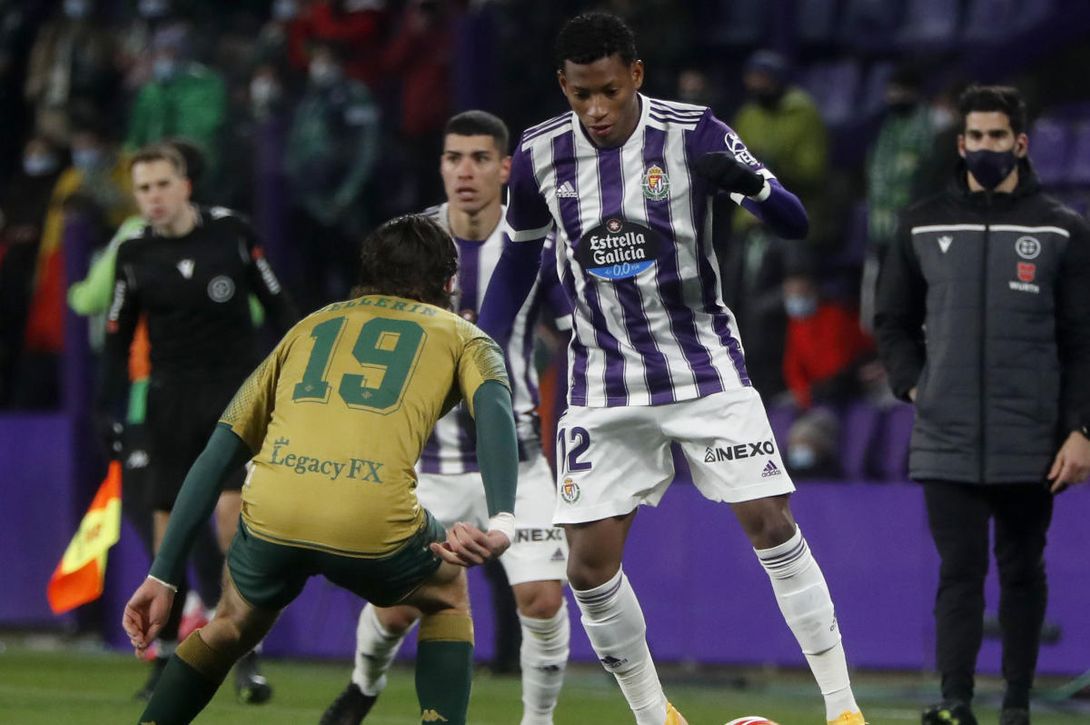 Cordón insiste en un Betis más desequilibrante por fuera: una alternativa de Plata