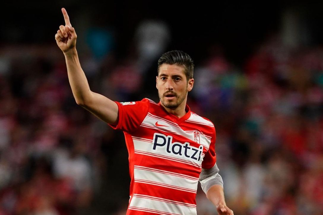 La continuidad de Escudero en el Granada se complica