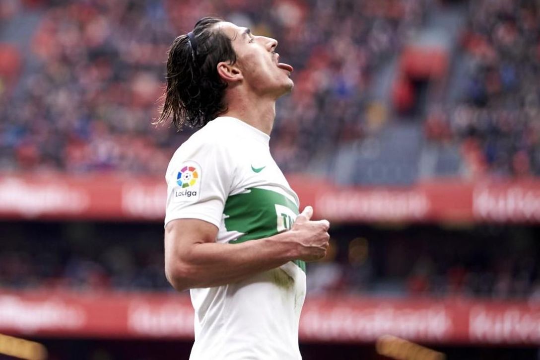 Aviso del Elche: Fichar a Pere Milla libre puede acabar costando muy caro