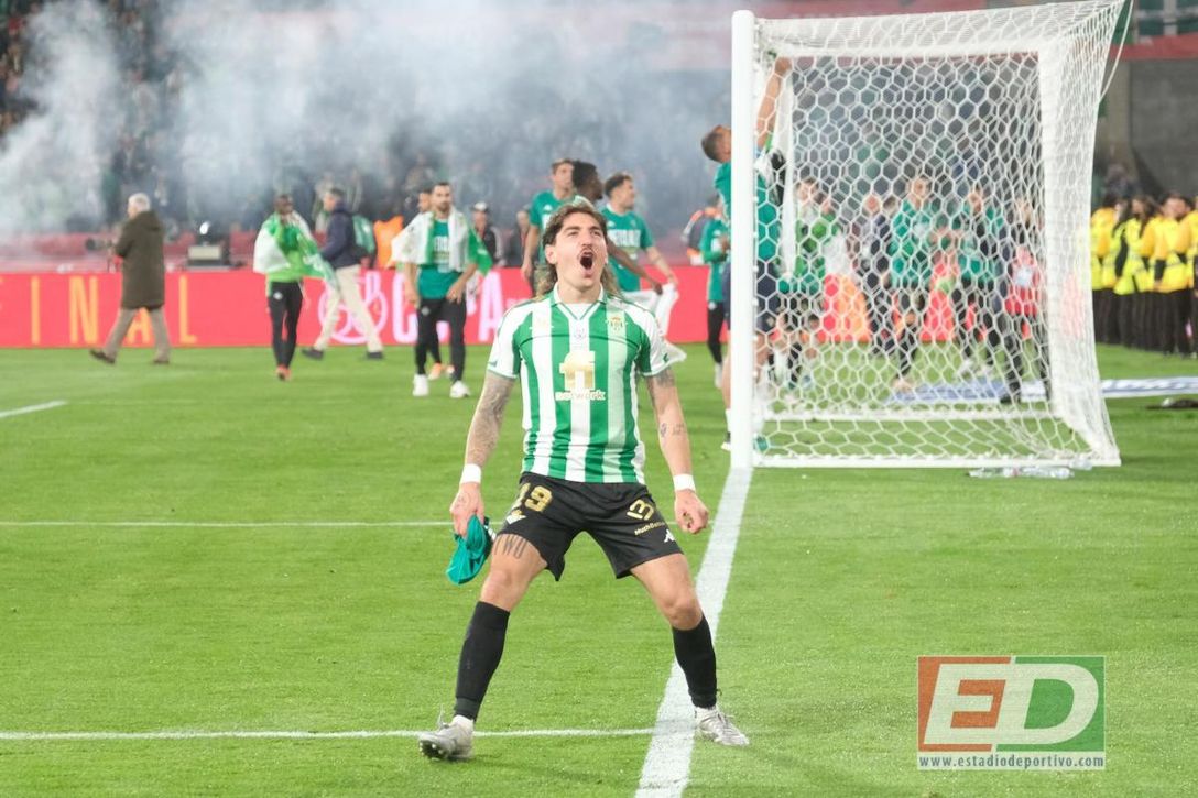 Aunque "el Betis no llama" por Héctor Bellerín, la fe sigue intacta y surge una alternativa 'low-cost'