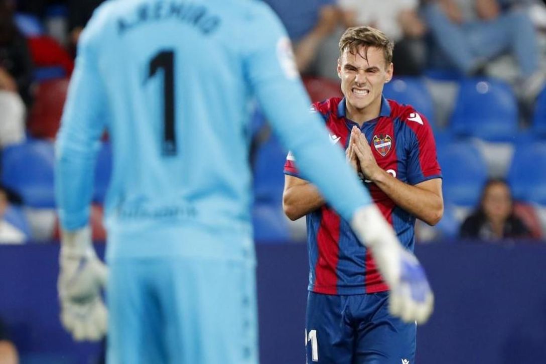 Aparcado por el Betis, el Getafe sigue apretando por su fichaje; el Levante se resiste, a la espera de la mejor oferta