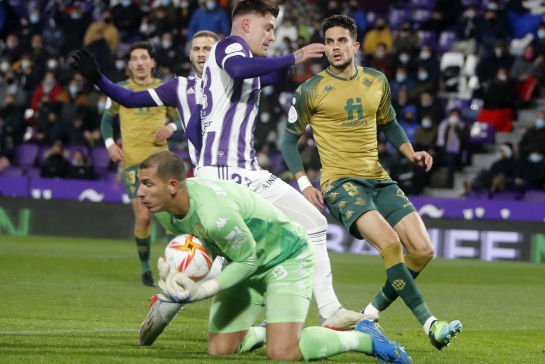 Se le cae una opción a Joel Robles