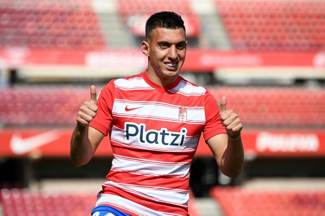 Uzuni muestra su compromiso desde Albania: "No me arrepiento de fichar por el Granada"