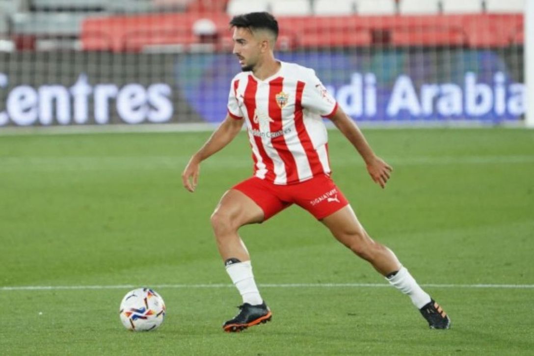 El Almería da los primeros pasos para el regreso del jugador que cautivó al Mediterráneo