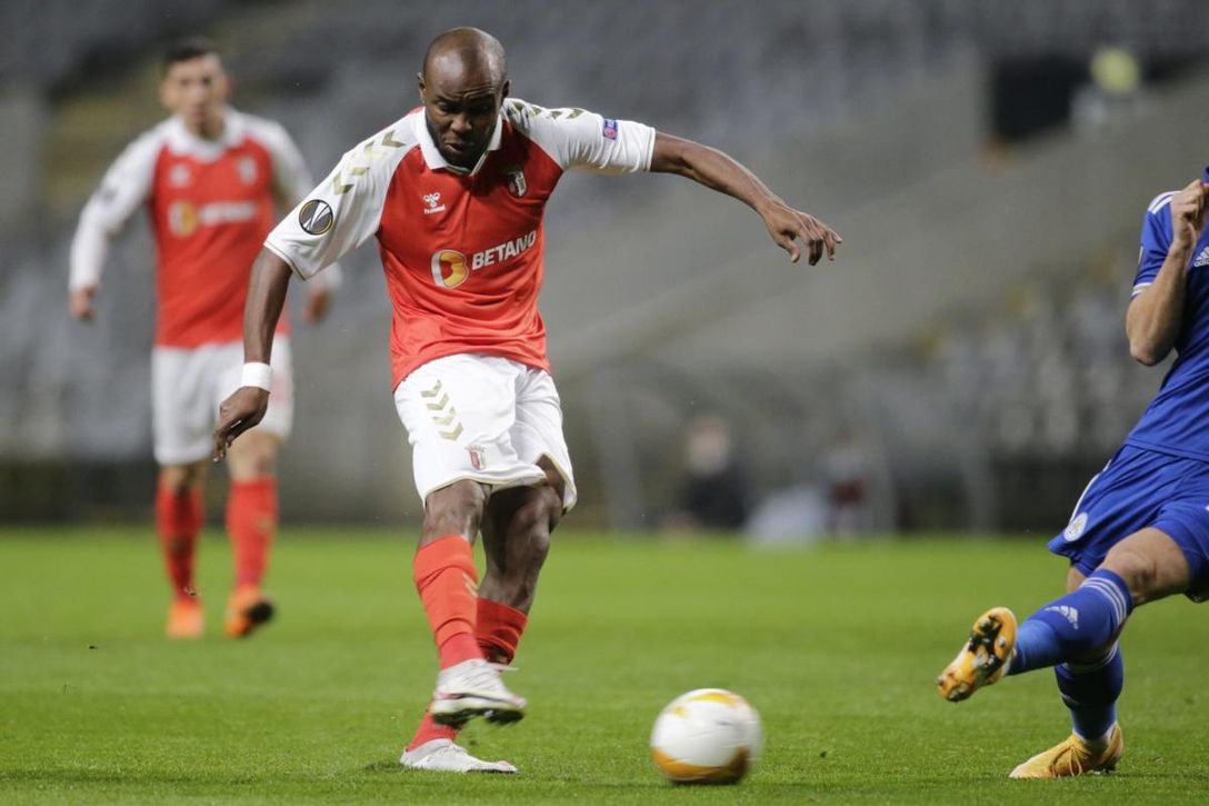 Meten al Betis en la pelea por Al Musrati