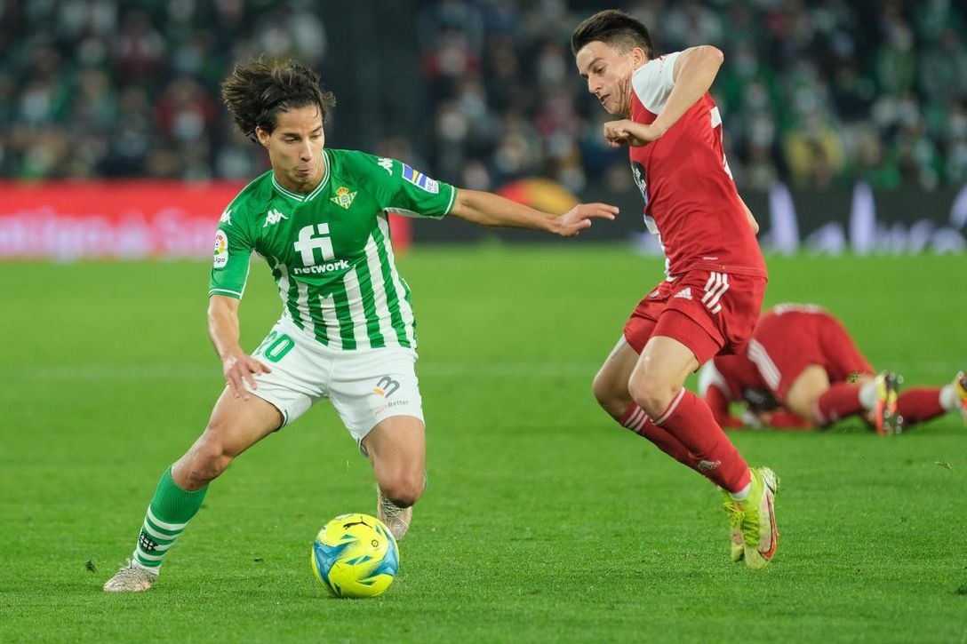 Un nuevo pretendiente entra en la puja por Diego Lainez