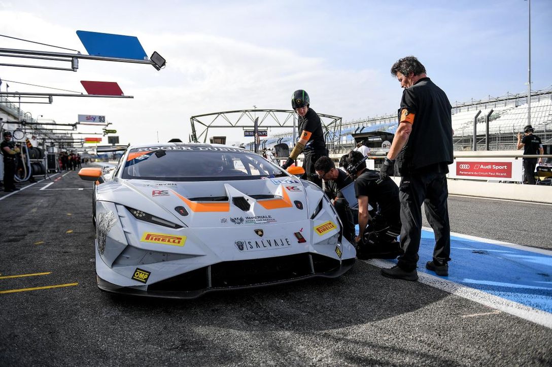 Manu Bejarano prueba con su Lamborghini en el mítico circuito de Spa-Francorchamps