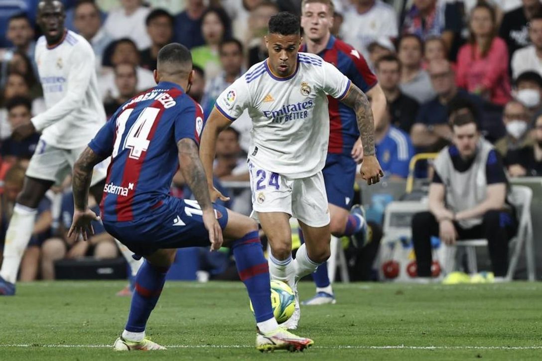 Empujan a Mariano al Sevilla tras rechazar a Getafe y Rayo; las condiciones del delantero para salir