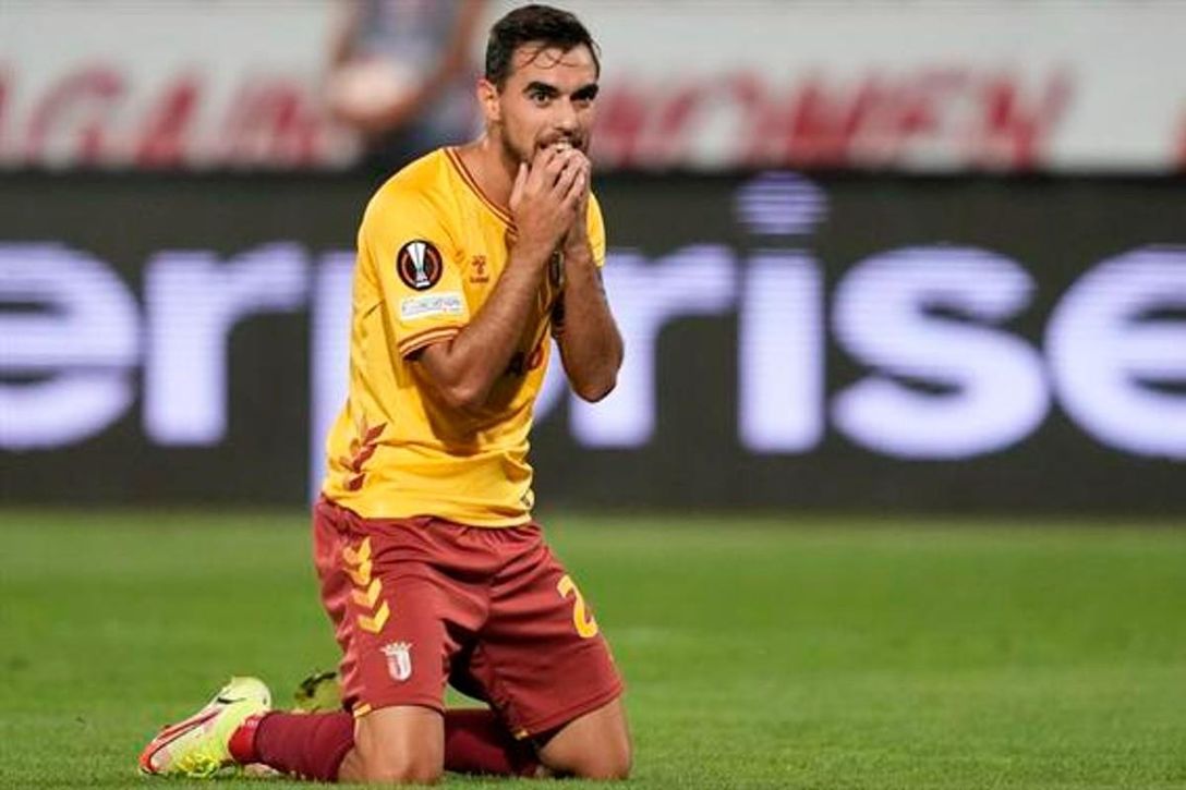 El Benfica se cansa de esperar a Horta; El Málaga, el peor parado