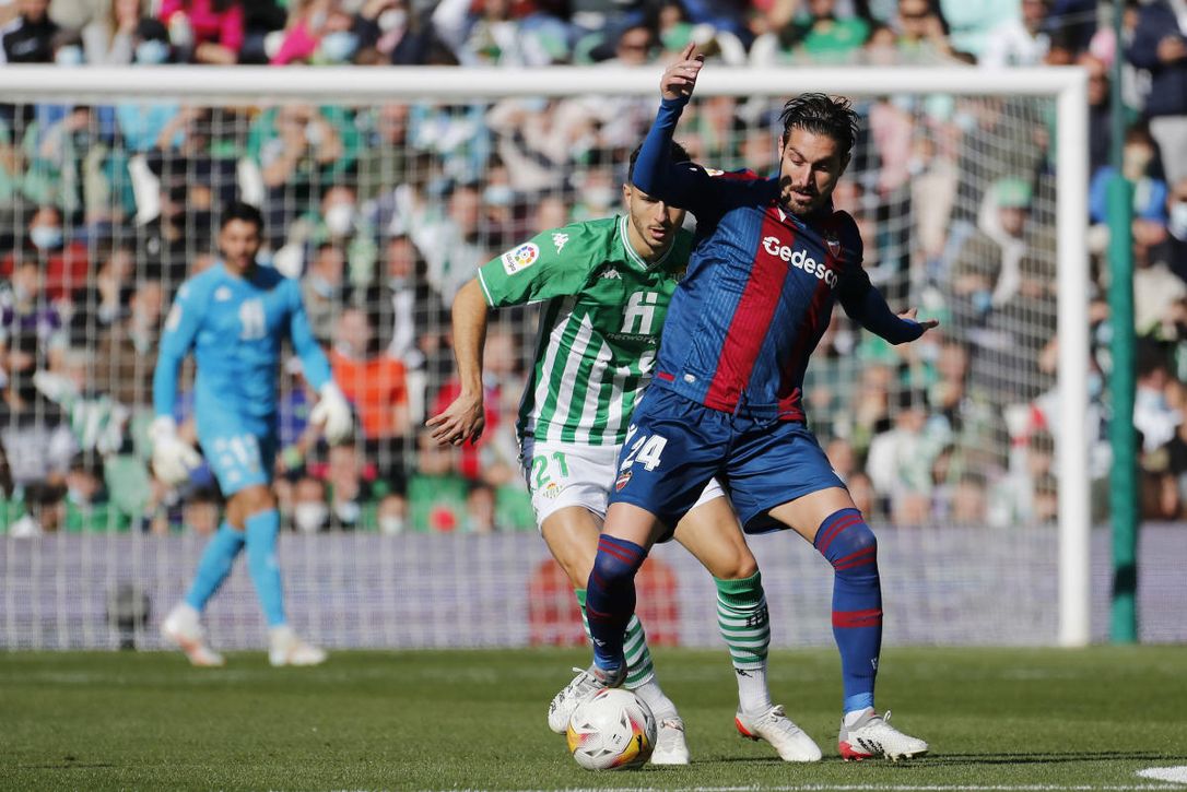 El Levante asume la salida de Campaña y da un duro palo a Morales