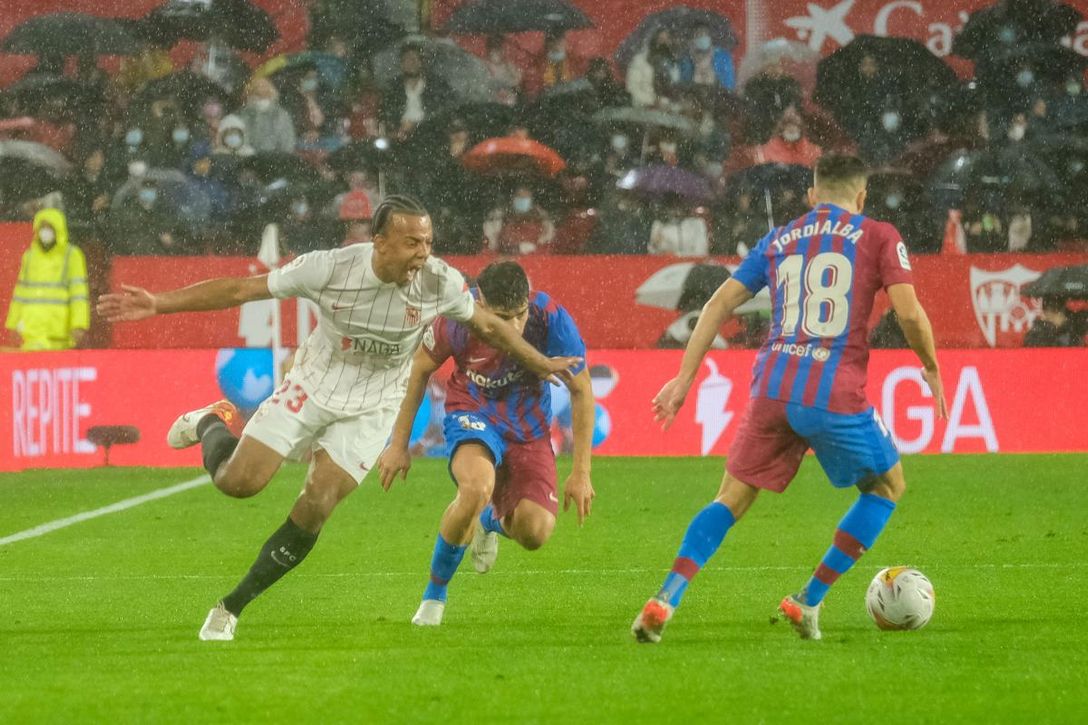 Mucha prioridad, pero el Sevilla FC y Koundé saben que el Barça tiene a dos por delante de él