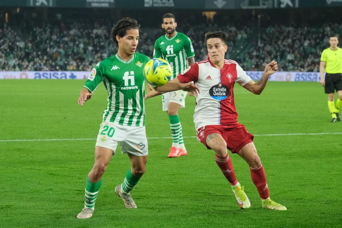 Hay consenso con el Almería como destino de Lainez, que antes debe renovar con el Betis