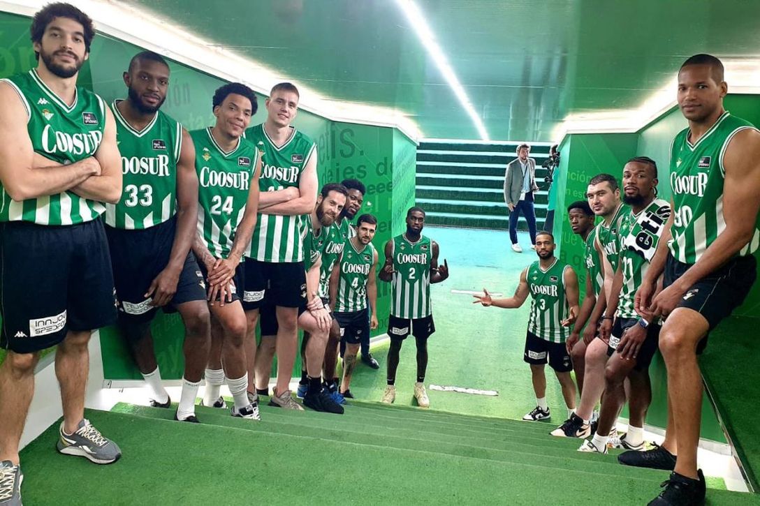 El Betis ata un comodín para su juego exterior