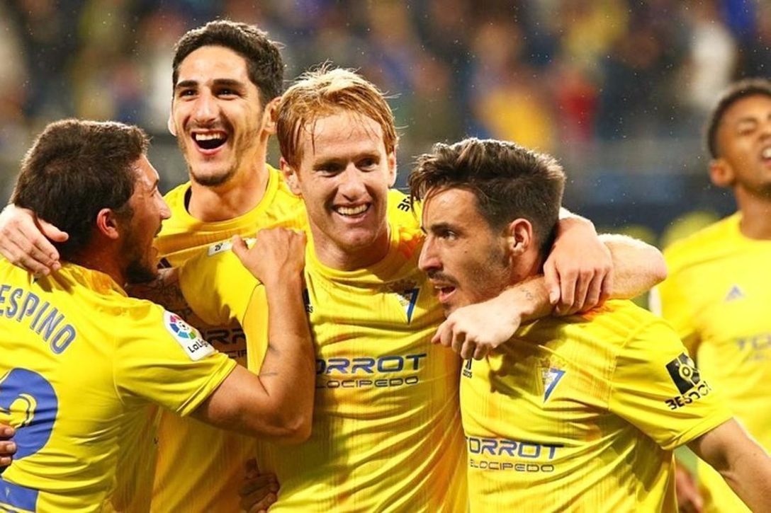 Un ex del Cádiz cerca de firmar con el Granada