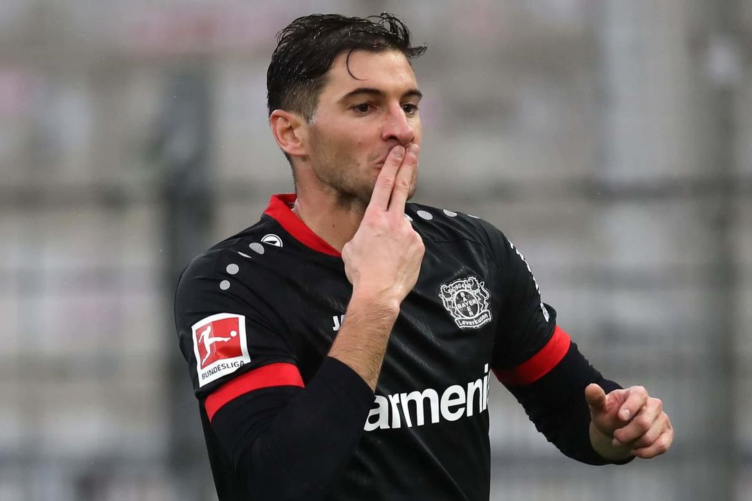 Vinculado a Villarreal y Betis, Lucas Alario toma una decisión