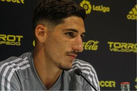 Bodiger ya habla como rojiblanco y provoca la guasa de los aficionados con su acento