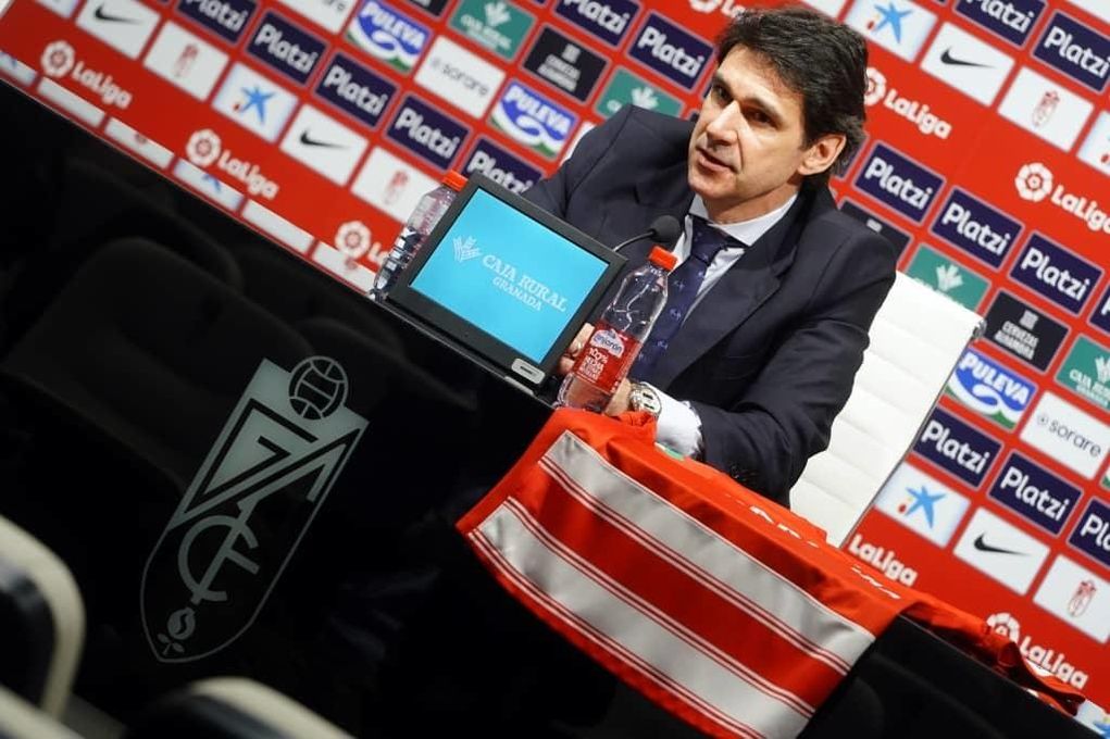 El gran gesto de Karanka con dos aficionados del 'Boro' a los que ha convertido en rojiblancos
